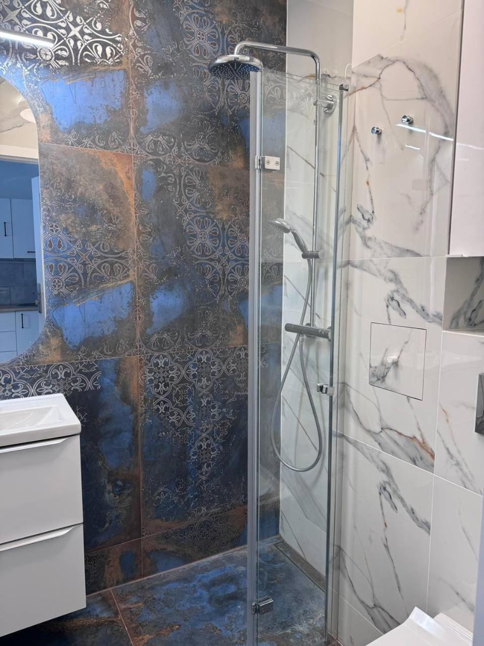 Apartment Solidarnosci, Metro, Wi-Fi, Tv, Youtube - By Hik Apartments Warsaw Luaran gambar